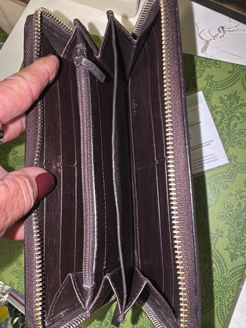 Gucci Guccissima zip-around wallet features signature embossed monogram leather - Picture 13 of 14